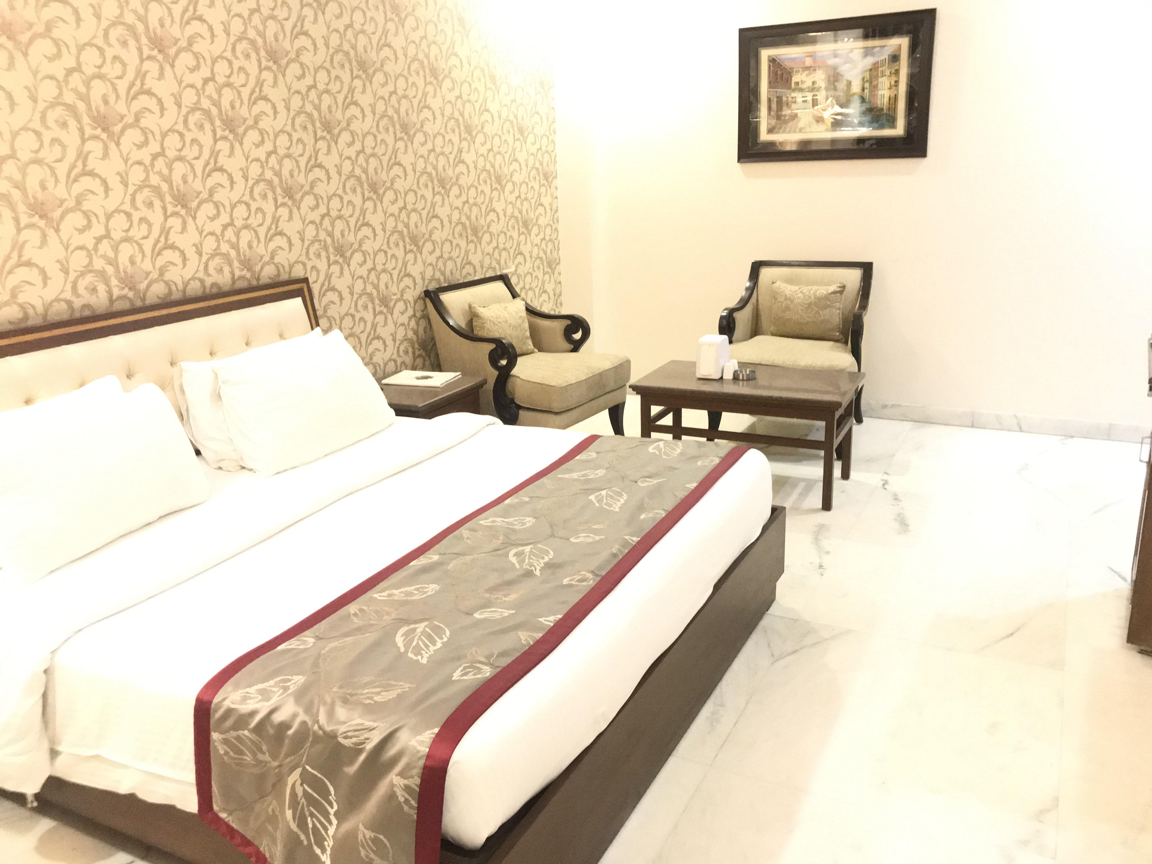 Hotel Leela Grande Karnāl Extérieur photo
