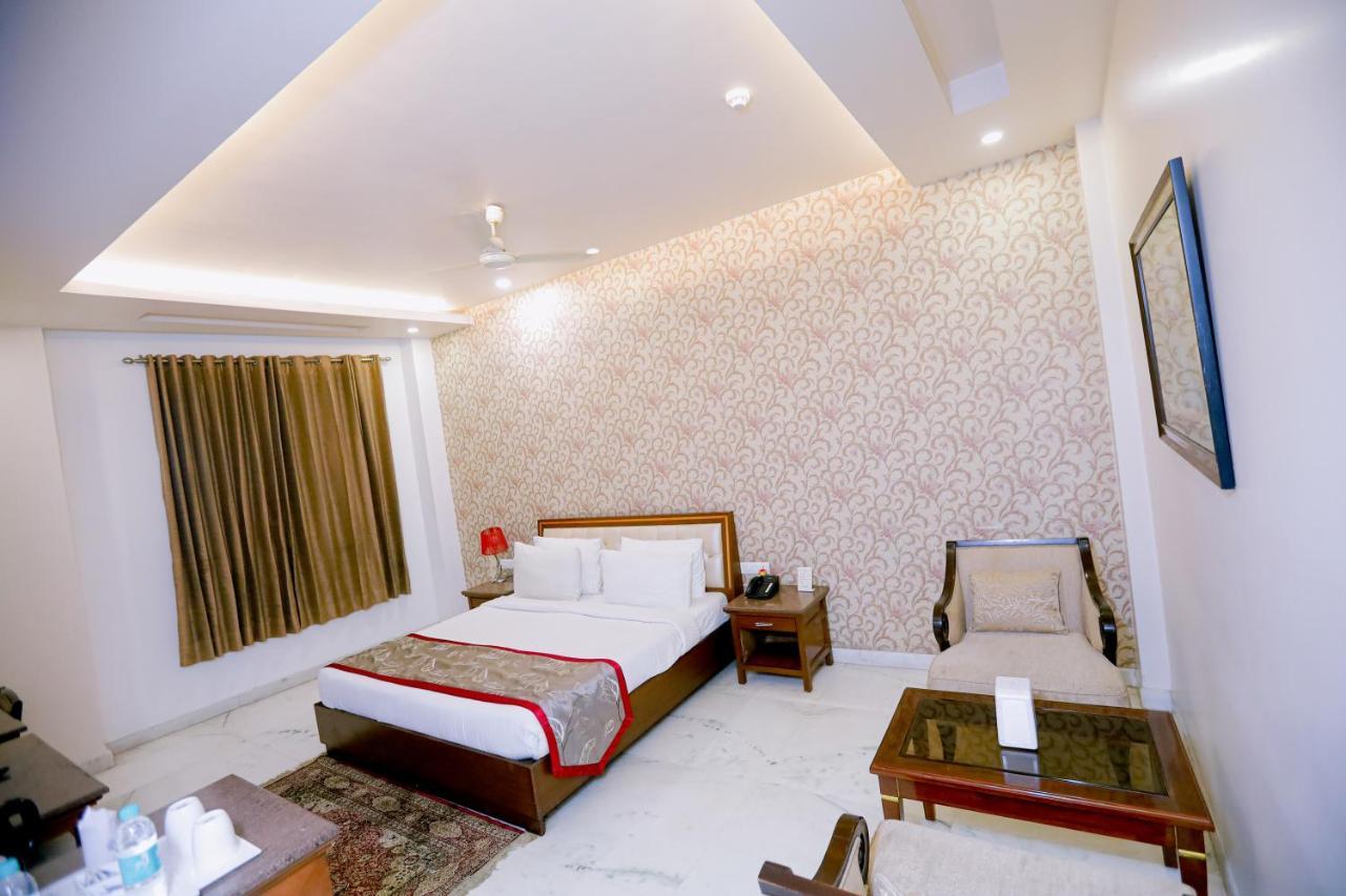 Hotel Leela Grande Karnāl Extérieur photo