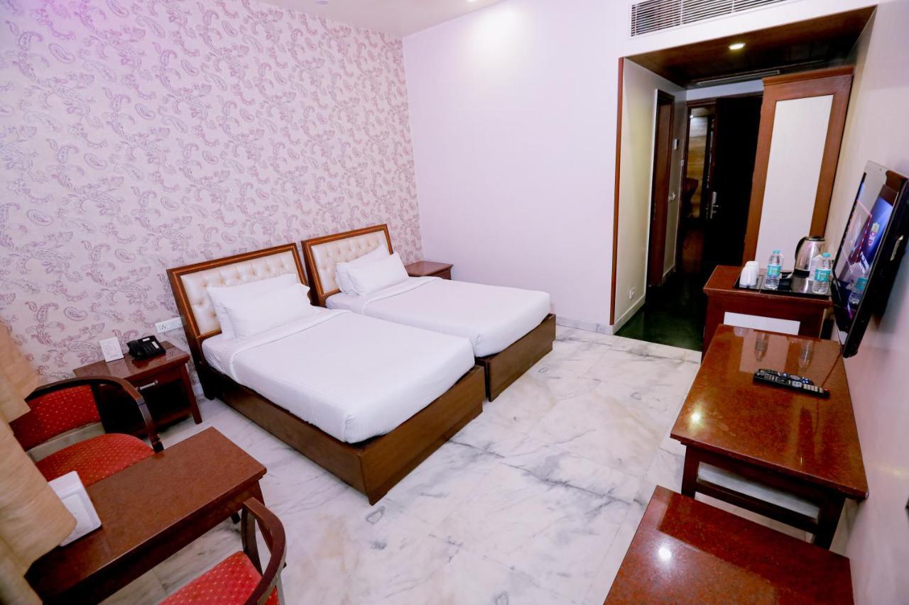 Hotel Leela Grande Karnāl Extérieur photo