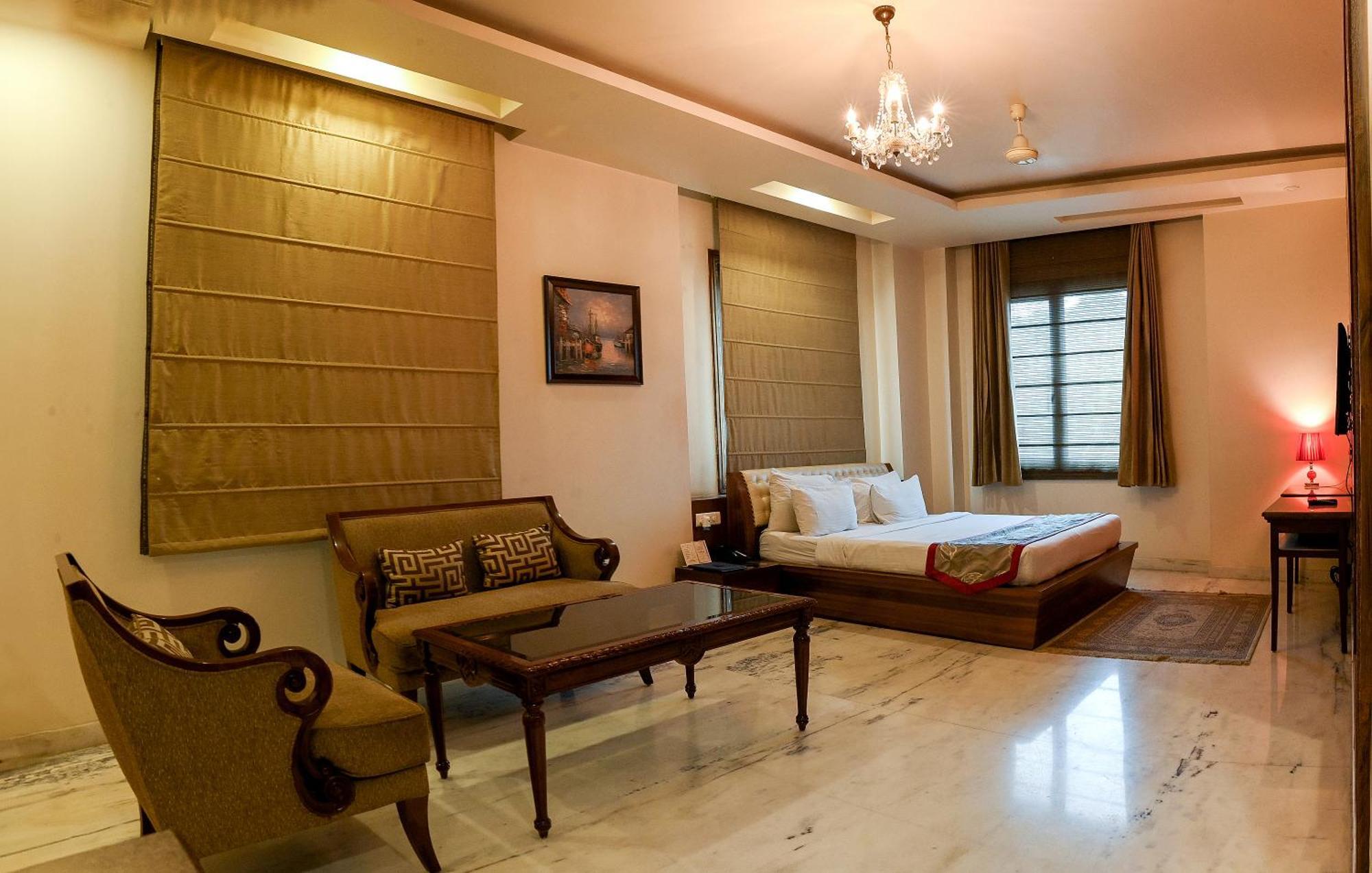 Hotel Leela Grande Karnāl Extérieur photo