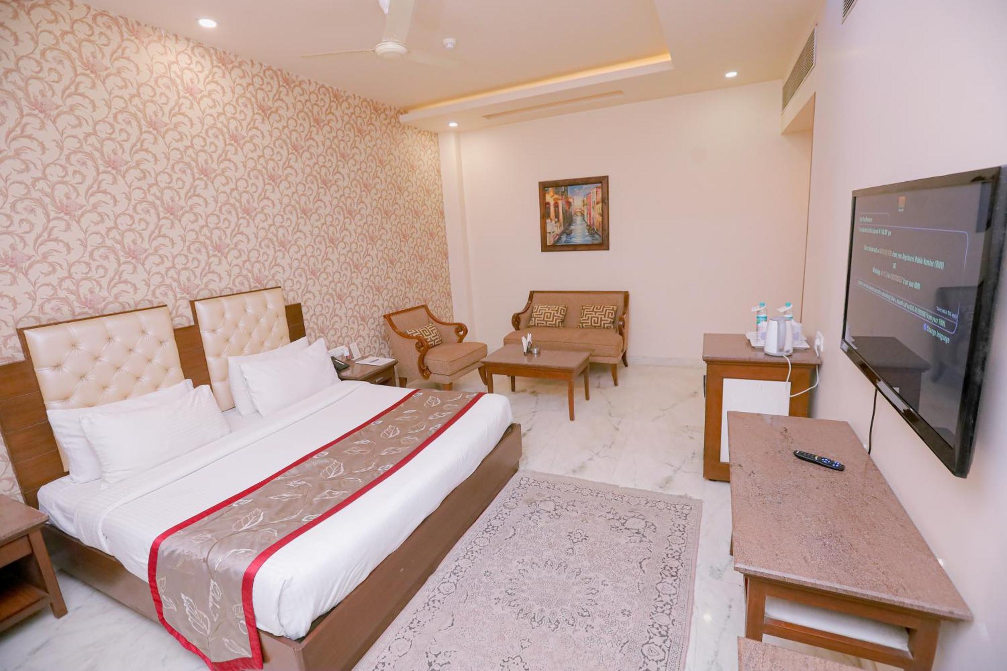 Hotel Leela Grande Karnāl Extérieur photo