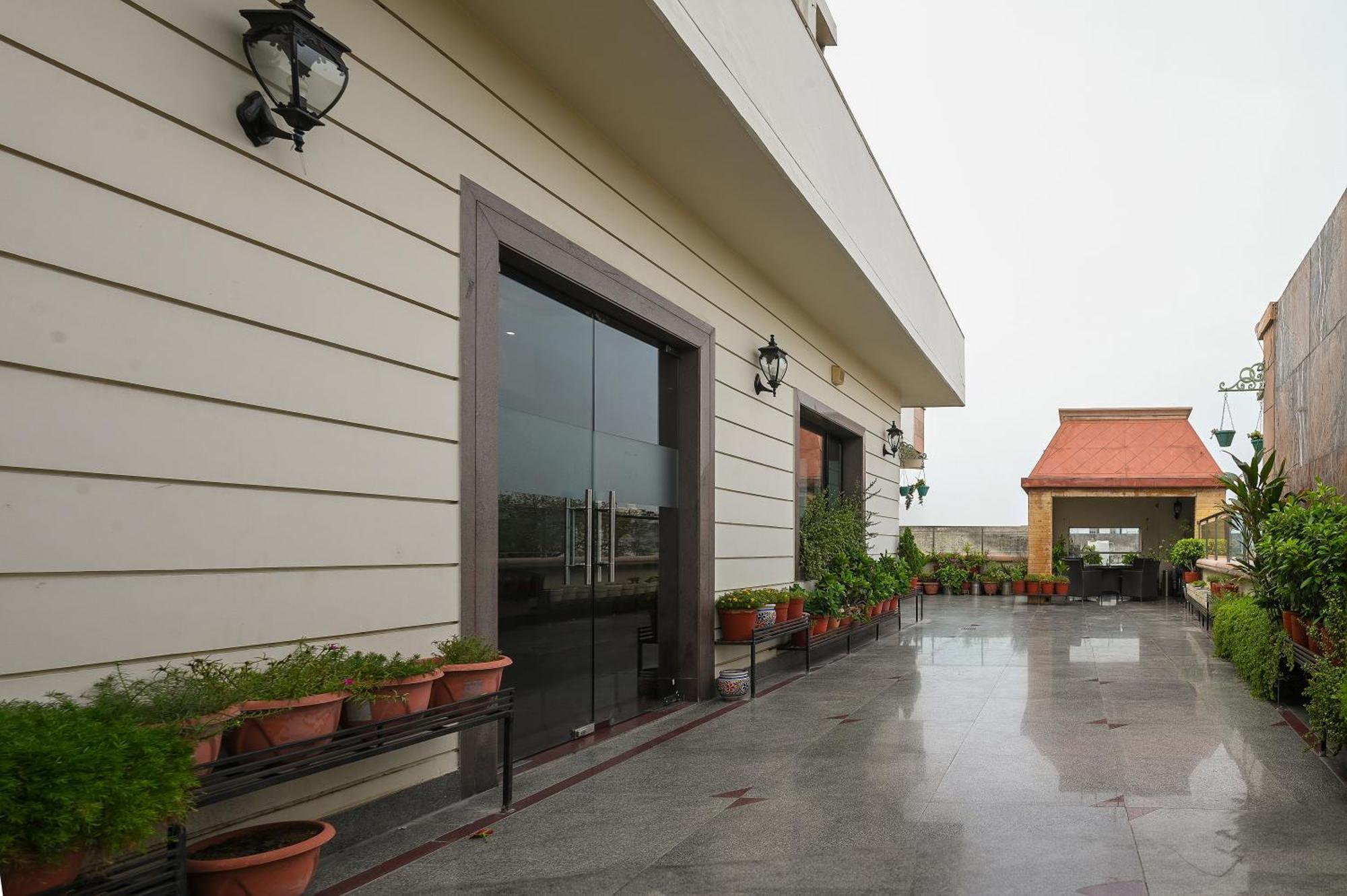 Hotel Leela Grande Karnāl Extérieur photo