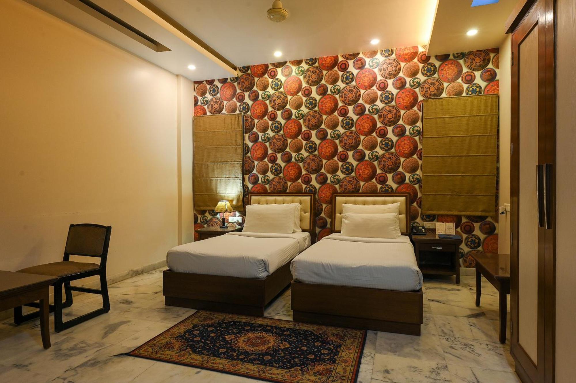 Hotel Leela Grande Karnāl Extérieur photo