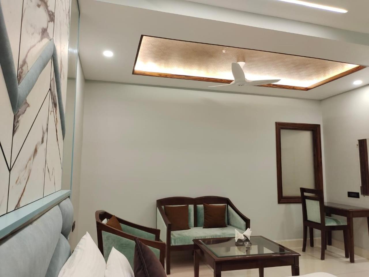 Hotel Leela Grande Karnāl Extérieur photo