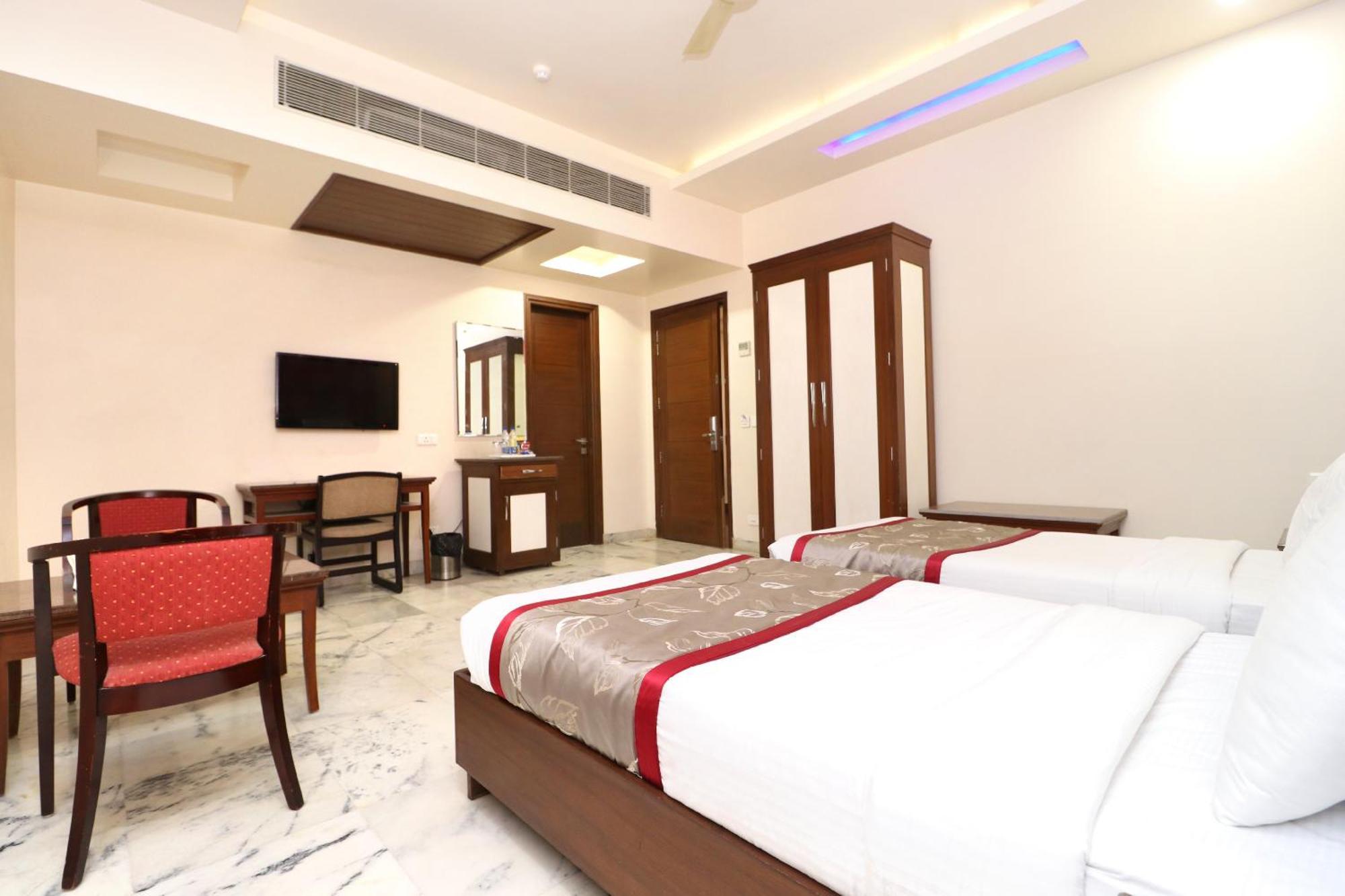Hotel Leela Grande Karnāl Extérieur photo