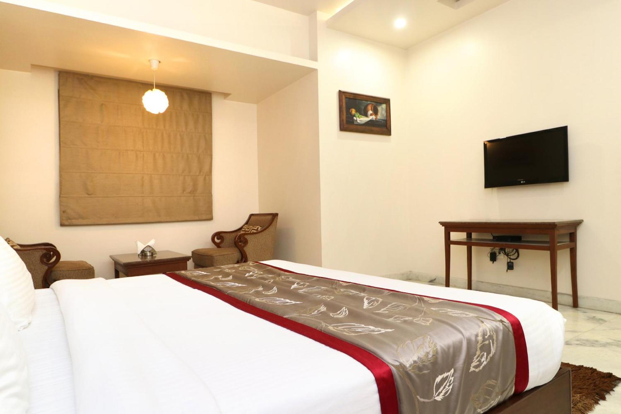 Hotel Leela Grande Karnāl Extérieur photo