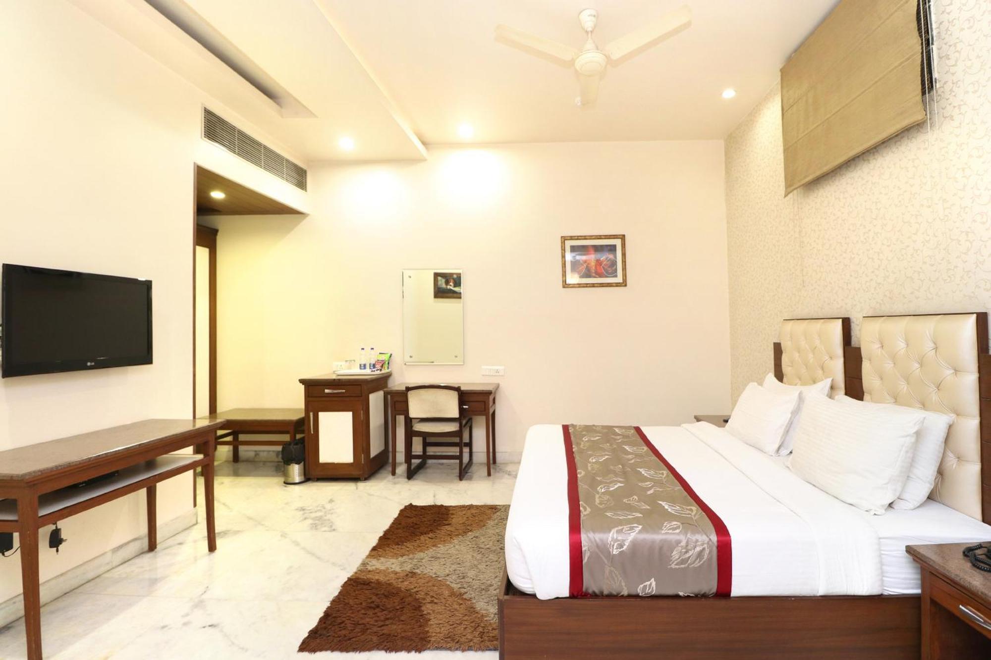 Hotel Leela Grande Karnāl Extérieur photo