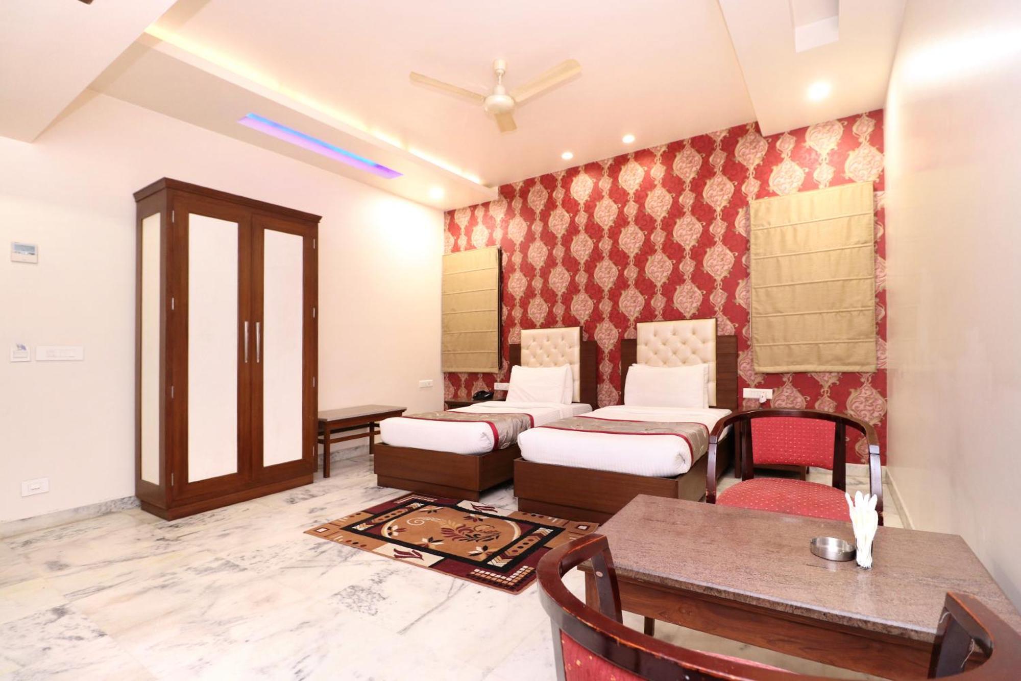 Hotel Leela Grande Karnāl Extérieur photo