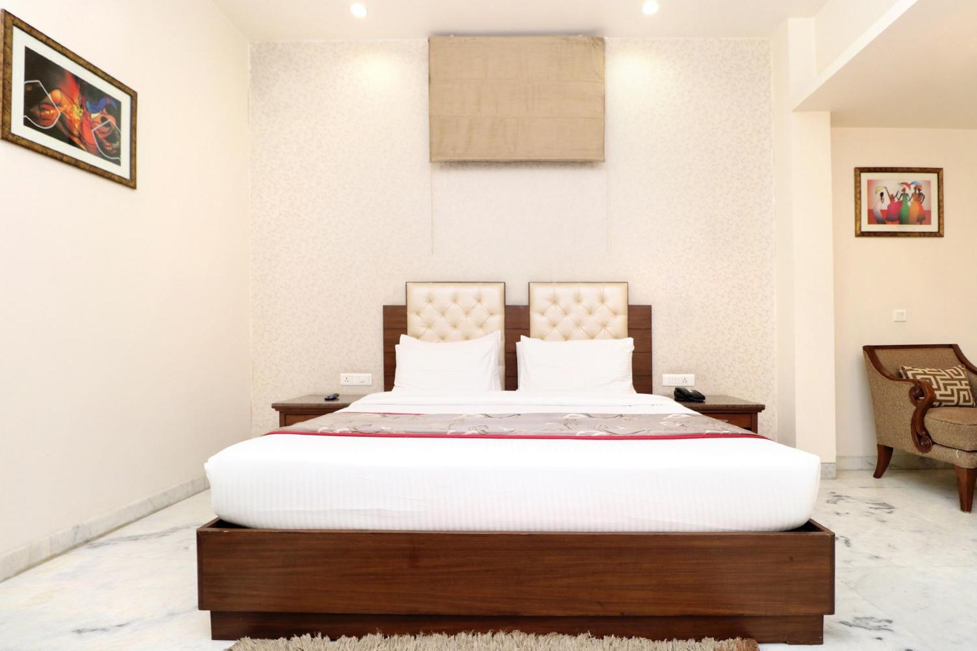 Hotel Leela Grande Karnāl Extérieur photo