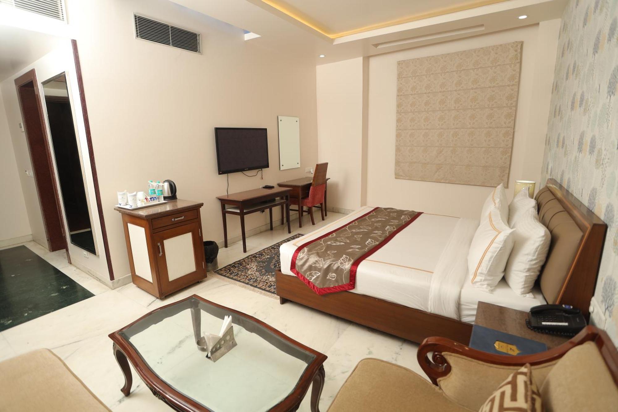 Hotel Leela Grande Karnāl Extérieur photo